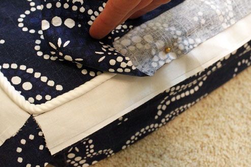 cosiendo de decoracion de telas para funda de almohadon de sillon