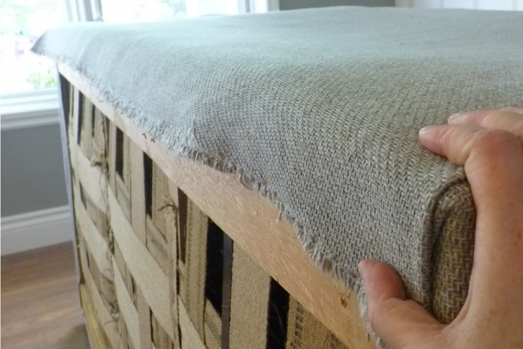 Borde inferior del tapizado con tela para sillón
