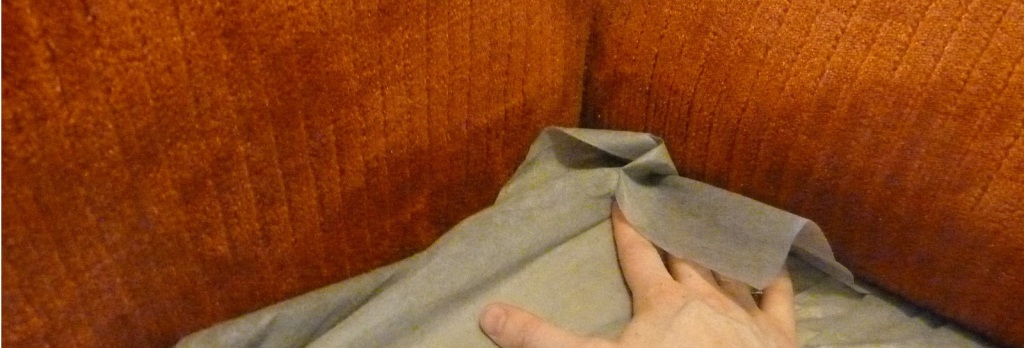 ajustar panel de tela para un sillón antes de tapizar