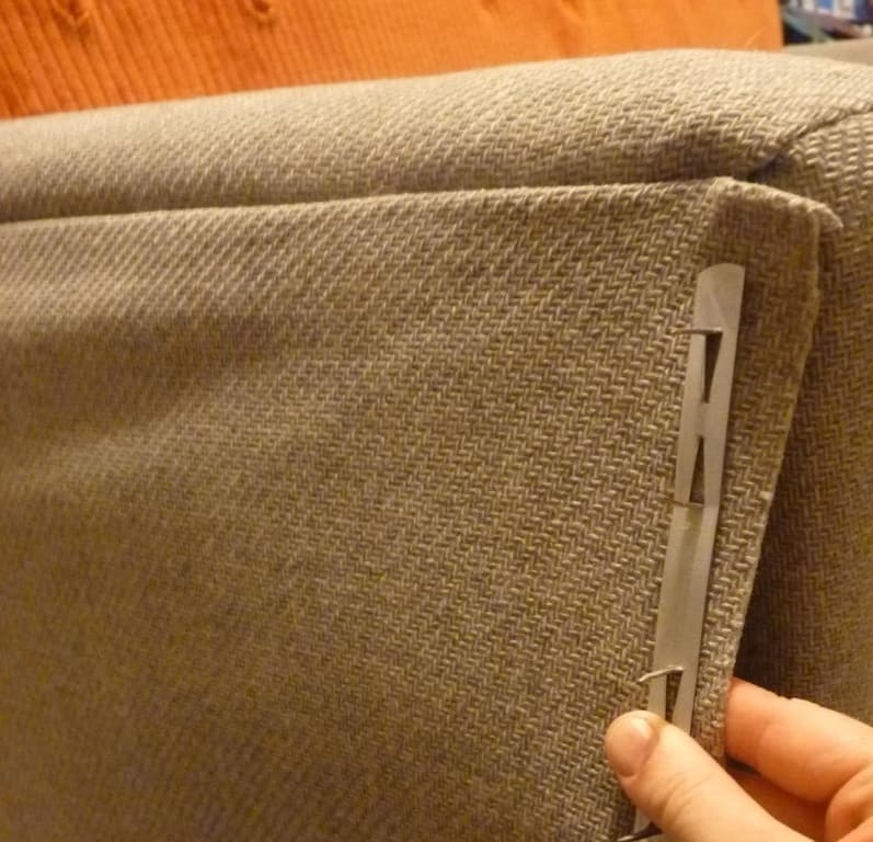 colocación de tela lateral para tapizar el sillón