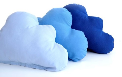 Almohadones nubes de tela de colores