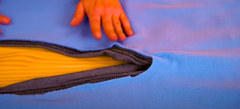 corte de tela excedente en pantalón para adaptación para invierno