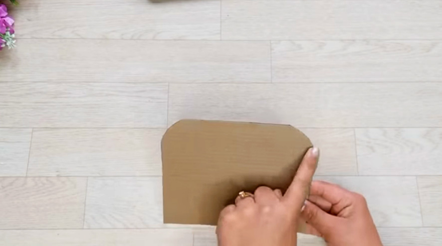 corte de puntas en cartón central para porta utensilios de pared con tela
