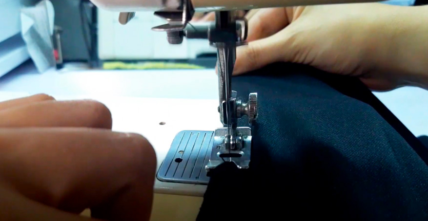 costura de unión de telas de piernas para calza biker