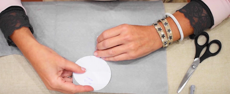 realización de esfera en papel para estrella origami con tela