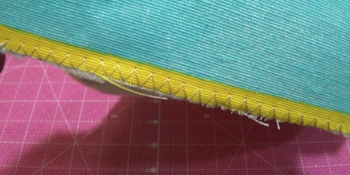 costura de la tela externa a la huata para bolsita de cuna