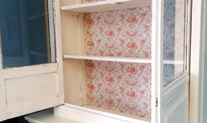 colocación de estantes internos  para restauración de mueble con tela