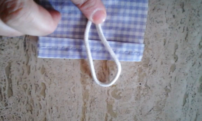 costura de cordón para bolsita de tela con lavanda