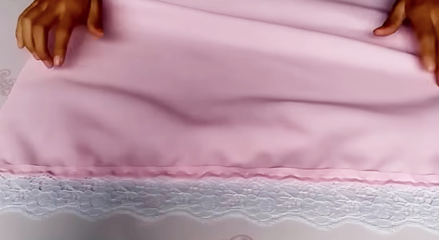 costura de puntillas para almohadón de tela en forma de caramelo